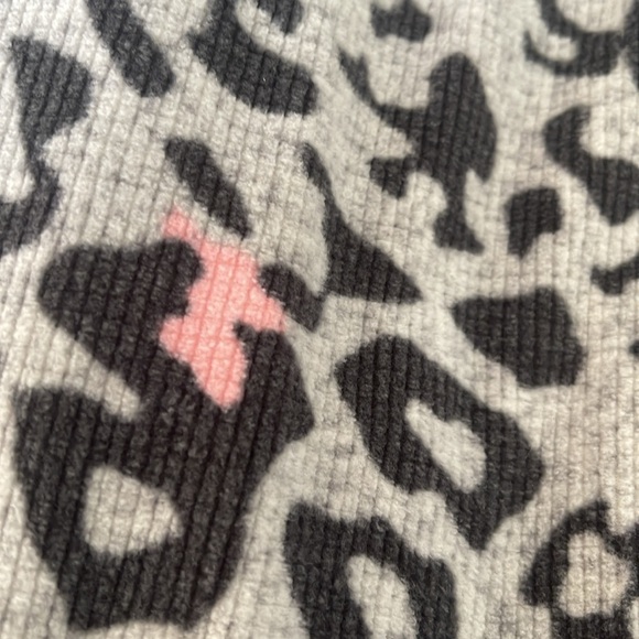 💕 Preloved Girls Cheetah Print PJ Bottoms - Picture 2 of 5